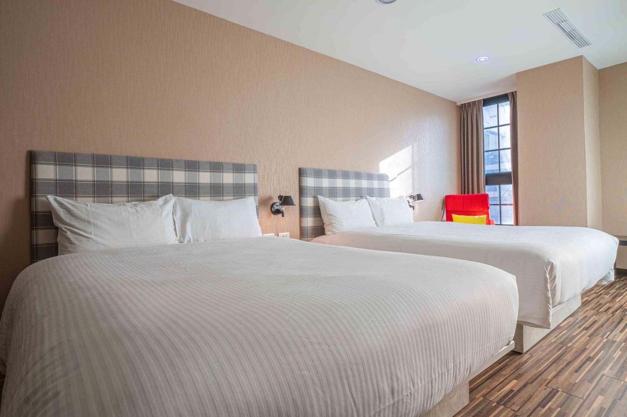 Check Inn Taichung Ziyou Exterior photo