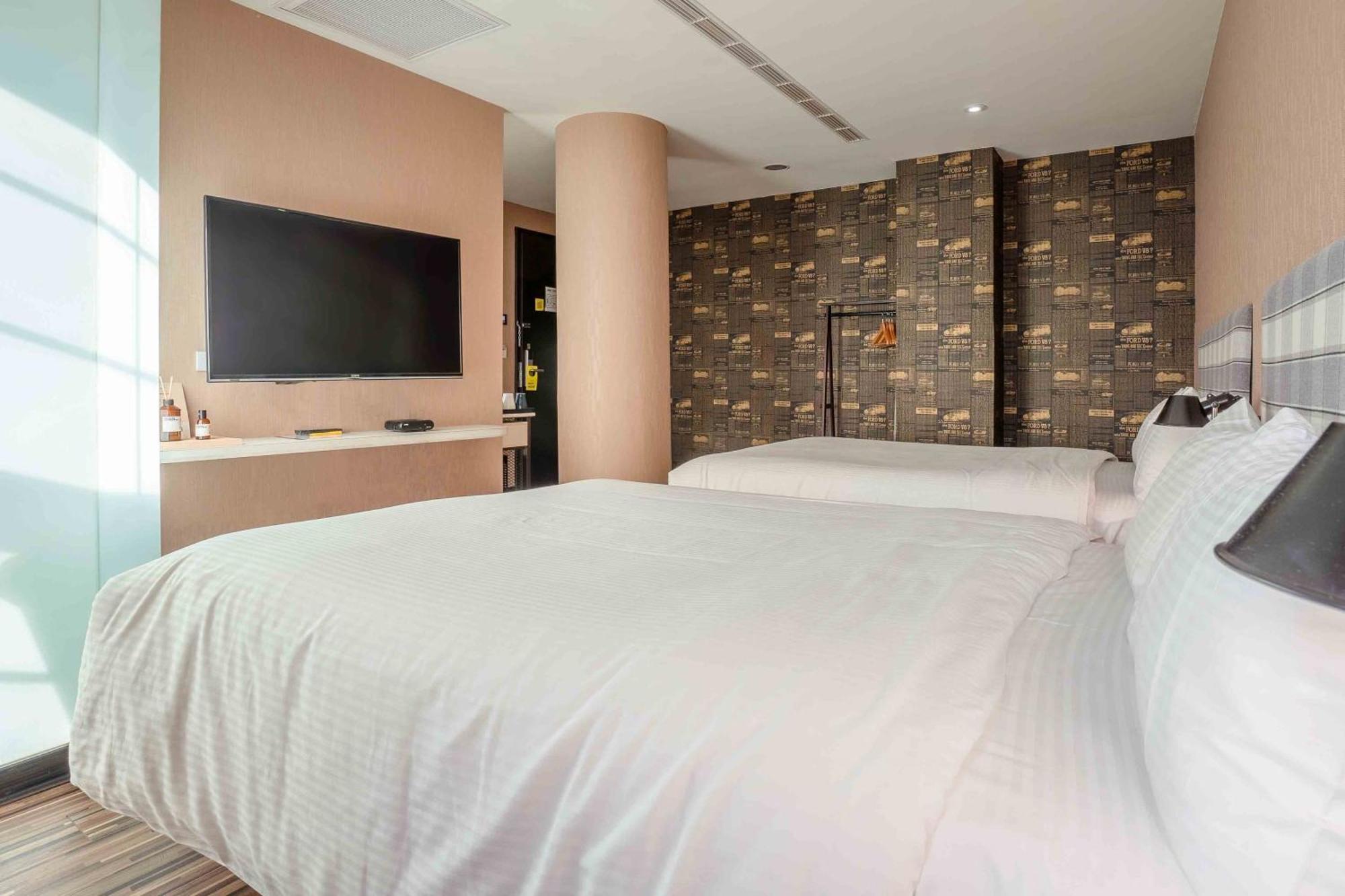 Check Inn Taichung Ziyou Exterior photo