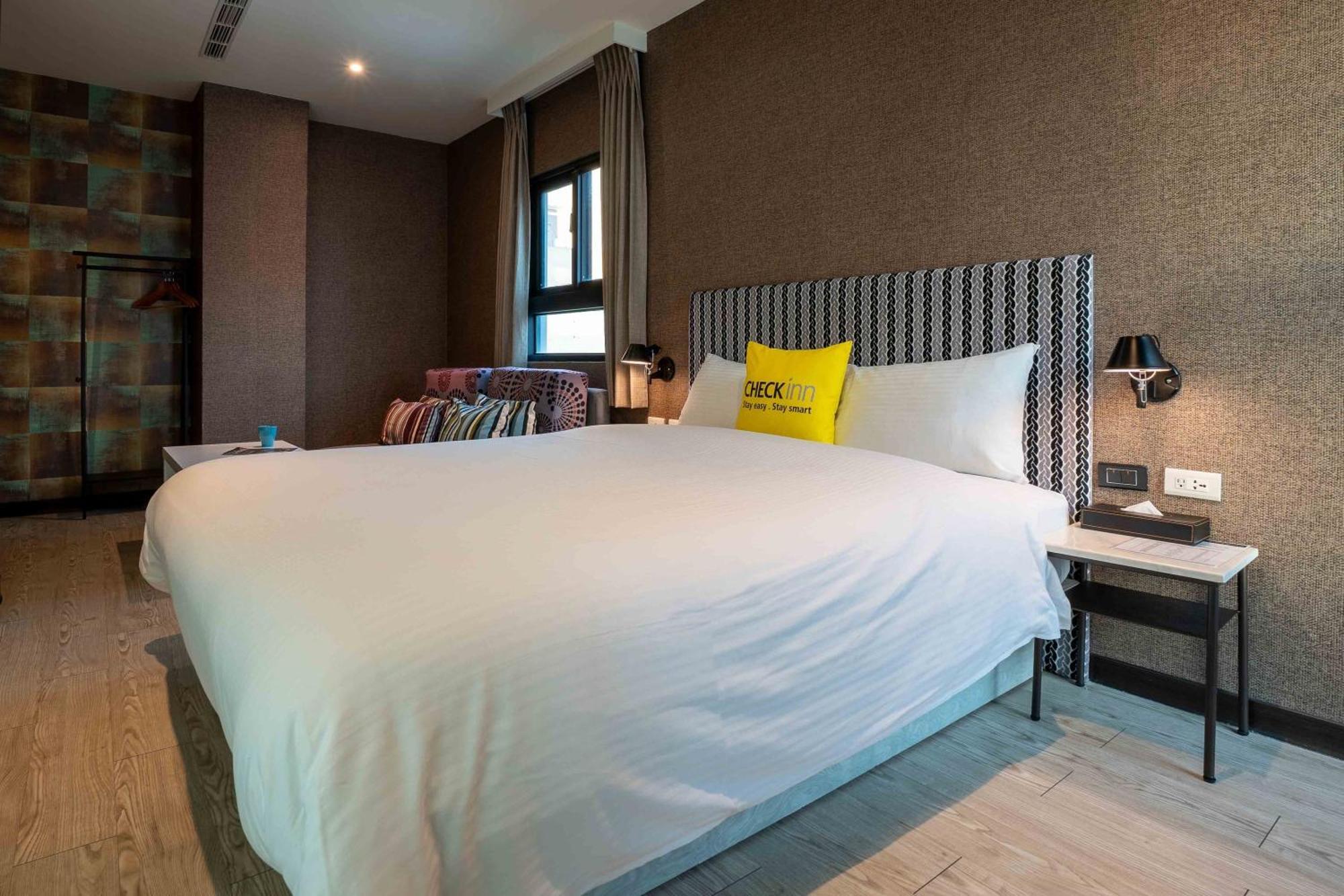 Check Inn Taichung Ziyou Exterior photo