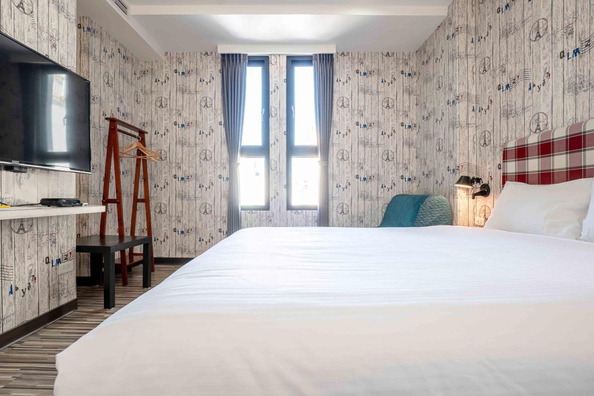 Check Inn Taichung Ziyou Exterior photo