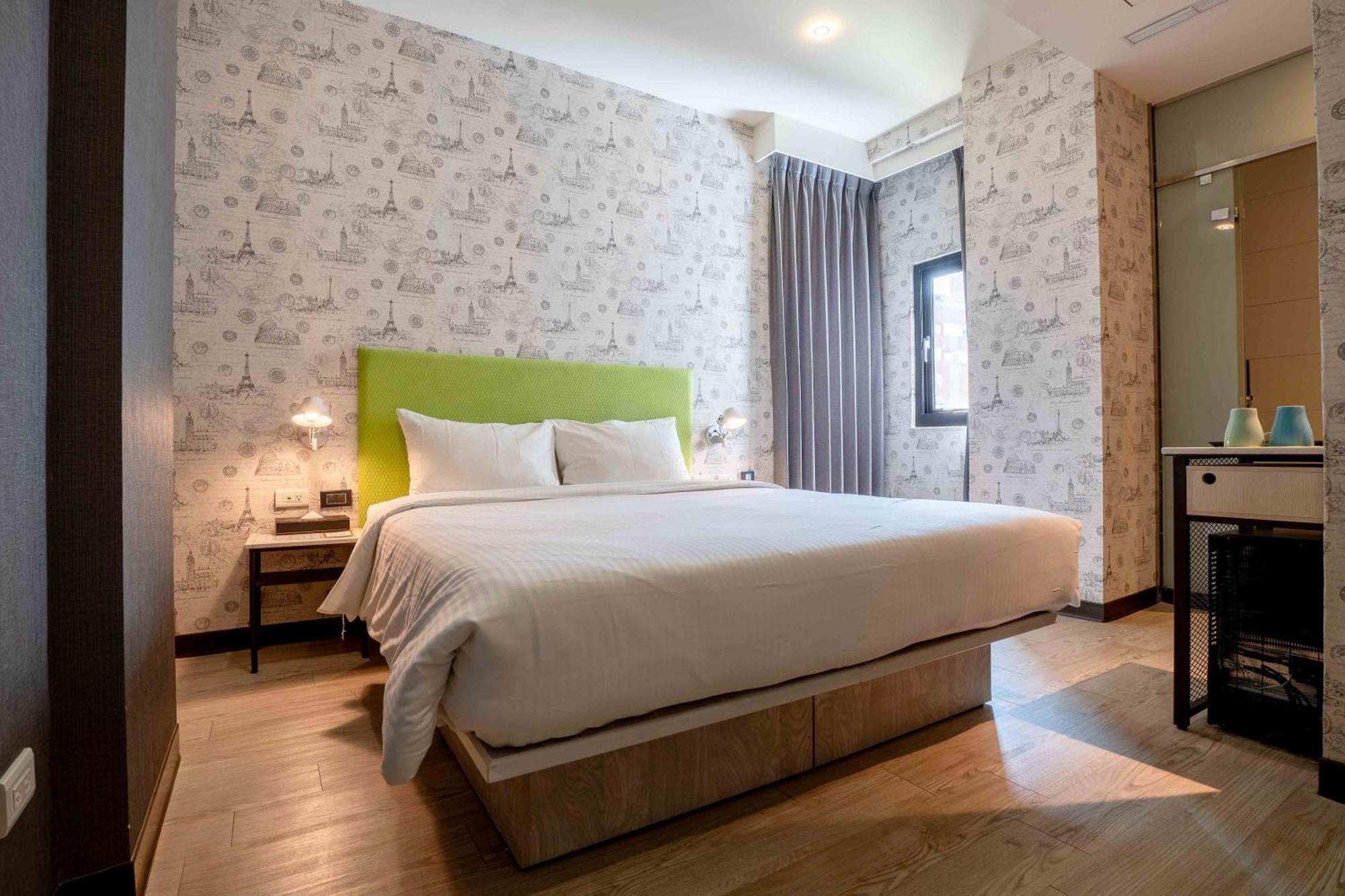Check Inn Taichung Ziyou Exterior photo