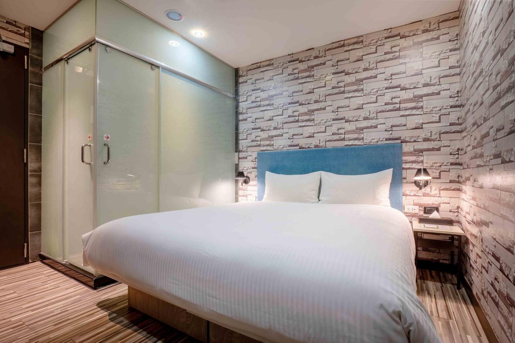 Check Inn Taichung Ziyou Exterior photo