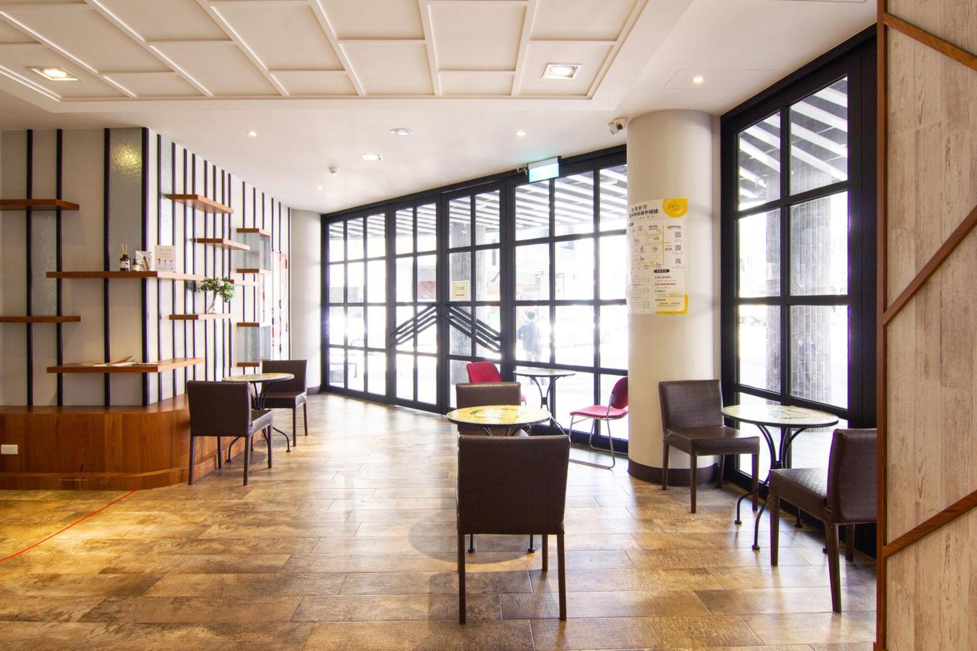 Check Inn Taichung Ziyou Exterior photo